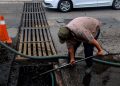 Atienden rejilla afectada por lluvias en avenida Atlacomulco