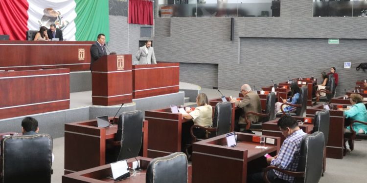 Maestros de Morelos reciben homenaje permanente en Congreso