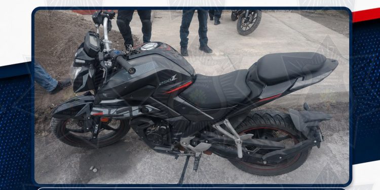 SEPRAC asegura motocicleta robada y detiene a un hombre