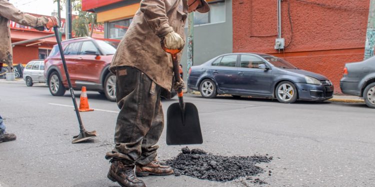 Cuernavaca fortalece el bacheo con mezcla asfáltica en frío