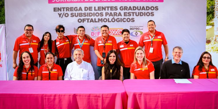 DIF Cuernavaca beneficia a 112 personas con salud visual