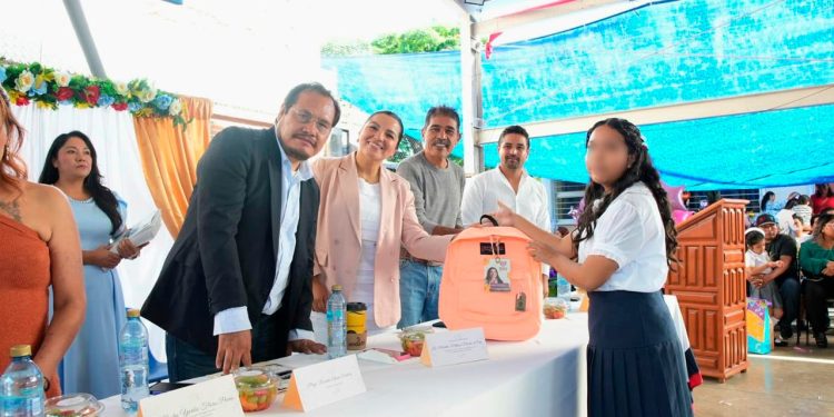 Melissa Montes de Oca supera mil estudiantes apadrinados