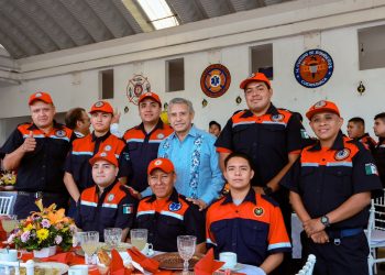 Cuernavaca reconoce a 18 bomberos por su trayectoria