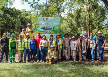 Cuernavaca mejora el Parque Alameda con reforestación