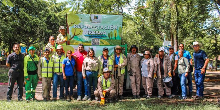 Cuernavaca mejora el Parque Alameda con reforestación