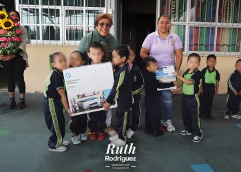 Ruth Rodríguez lleva equipo tecnológico a escuelas de Cuautla