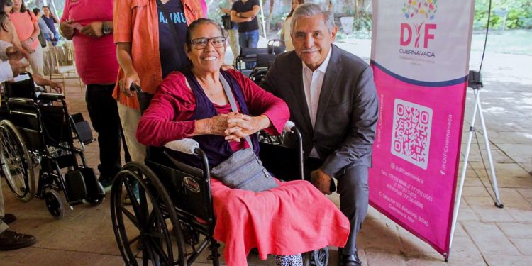 DIF Cuernavaca entrega 186 apoyos funcionales