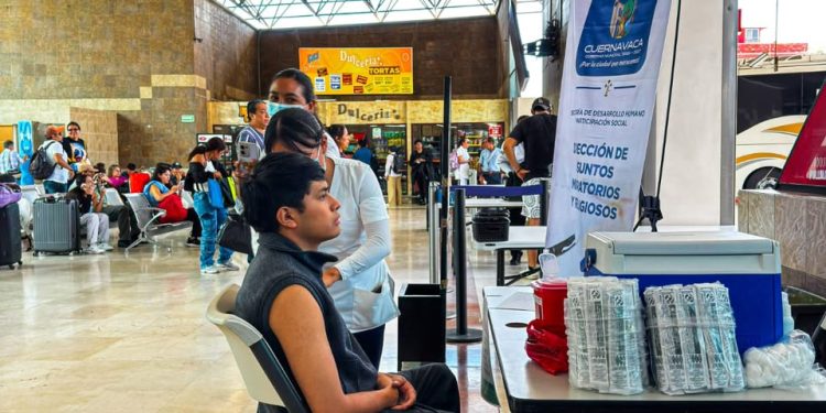 Cuernavaca acerca vacunación a personas migrantes y viajeros