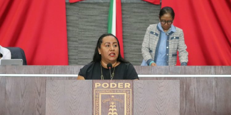 Jazmín Solano presenta ocho iniciativas en Morelos