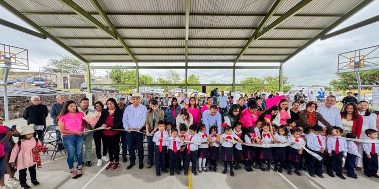 Inauguran techumbre en jardín de niños de Atlatlahucan