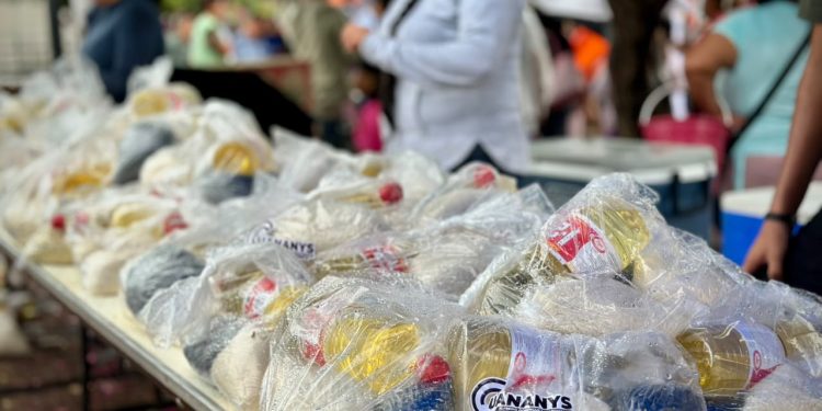 Cuananys Tienda lleva productos básicos a Huatecalco