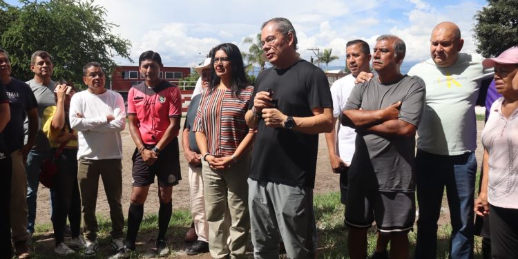 Rafael Reyes gestiona mantenimiento de unidad deportiva en Jiutepec